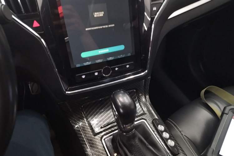 Used Roewe RX5 2016 20T Two-Wheel Drive Automatic Internet Smart Edition Gear Lever