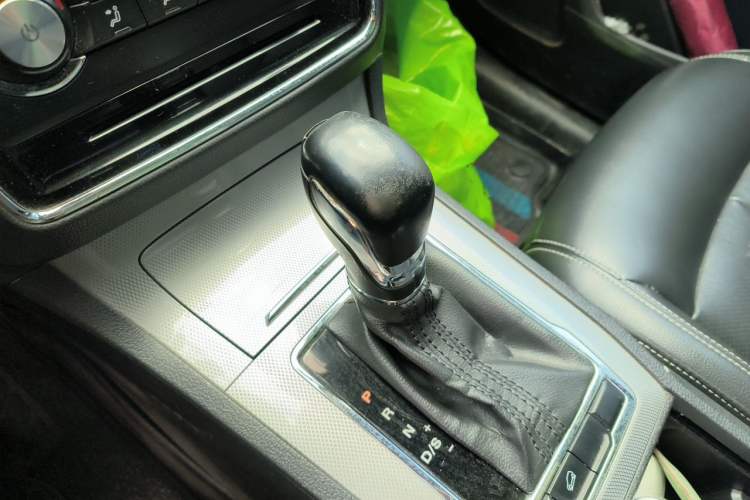 Used Roewe RX5 2016 20T Two-Wheel Drive Automatic Flagship Edition Gear Lever