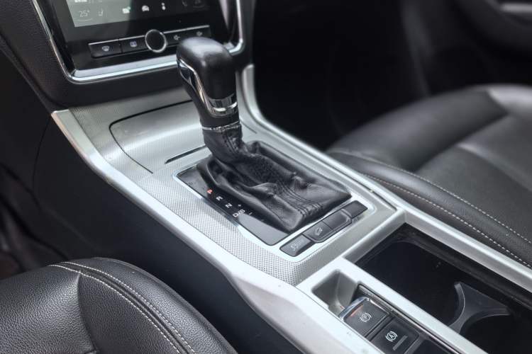 Used Roewe RX5 2016 20T Two-Wheel Drive Automatic Internet Smart Edition Gear Lever