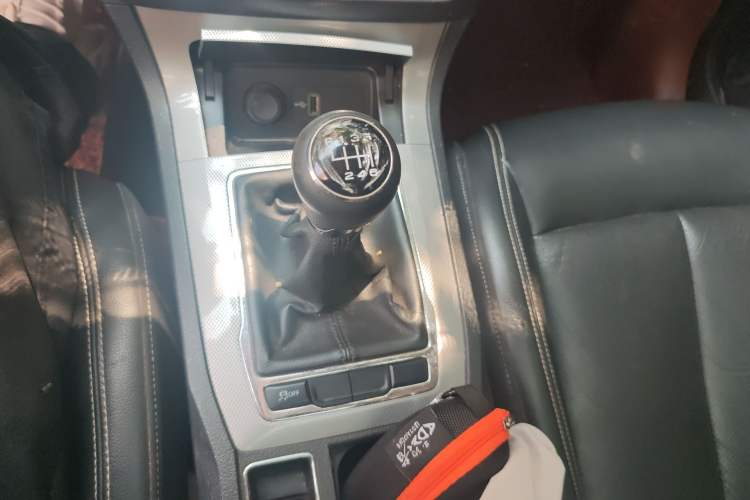 Used Roewe RX5 2016 20T Two-Wheel Drive Manual Flagship Edition Gear Lever