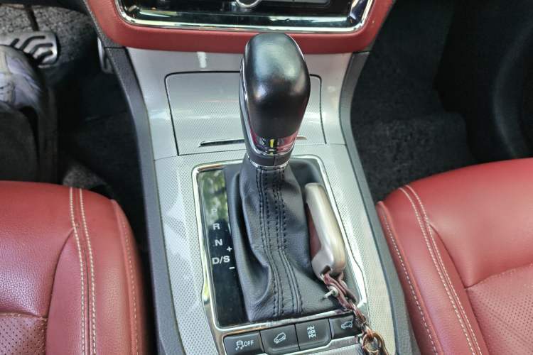 Used Roewe RX5 2016 30T Four-Wheel Drive Automatic Internet Smart Luxury Edition Gear Lever