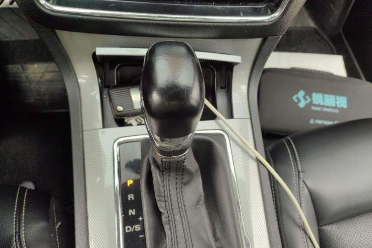 Used Roewe RX5 2016 20T Two-Wheel Drive Automatic Internet Smart Edition Gear Lever