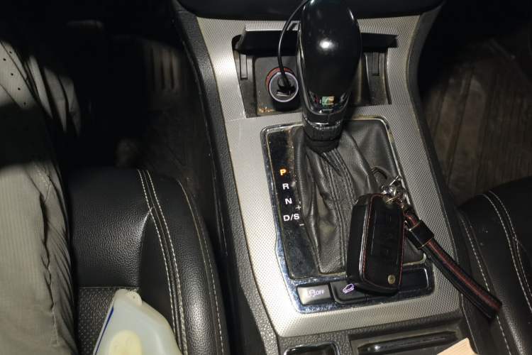 Used Roewe RX5 2016 20T Two-Wheel Drive Automatic Internet Smart Edition Gear Lever