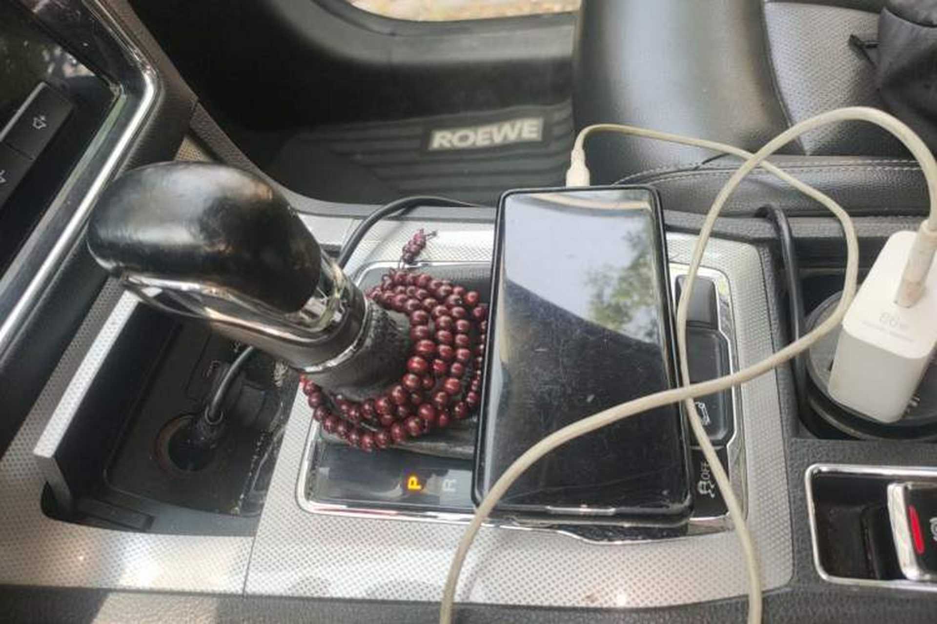 Used Roewe RX5 2016 20T Two-Wheel Drive Automatic Internet Smart Edition Gear Lever