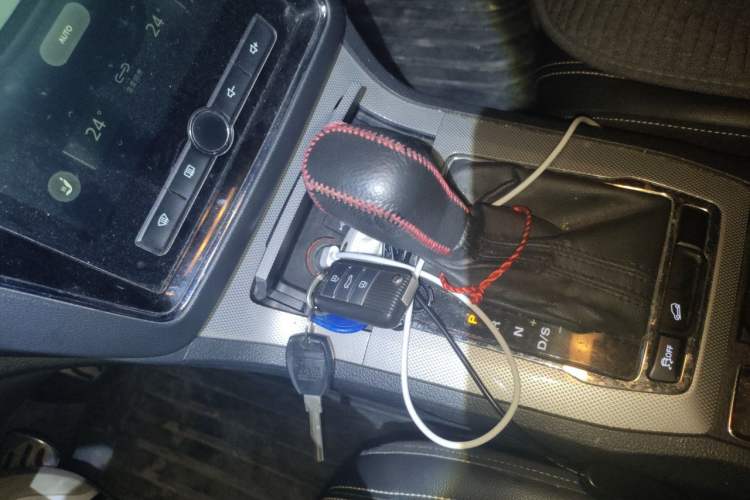 Used Roewe RX5 2016 20T Two-Wheel Drive Automatic Internet Smart Edition Gear Lever