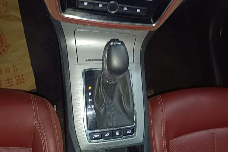 Used Roewe RX5 2016 30T Four-Wheel Drive Automatic Internet Smart Luxury Edition Gear Lever