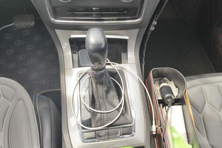 Used Roewe RX5 2016 20T Two-Wheel Drive Automatic Flagship Edition Gear Lever