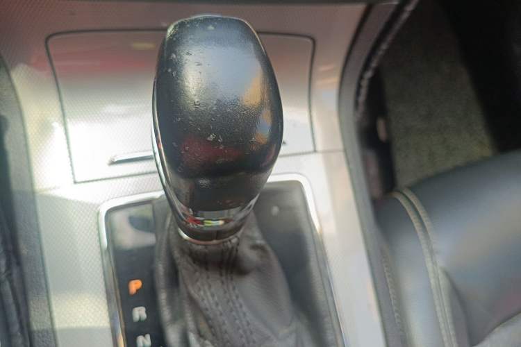 Used Roewe RX5 2016 20T Two-Wheel Drive Automatic Internet Smart Edition Gear Lever
