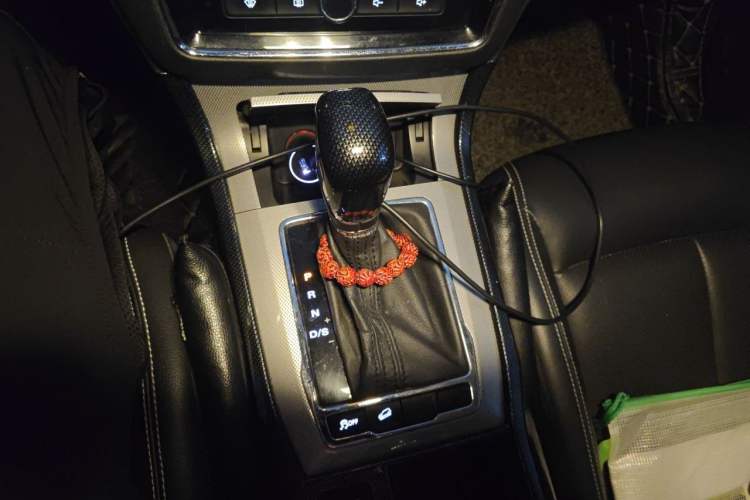 Used Roewe RX5 2016 20T Two-Wheel Drive Automatic Internet Smart Edition Gear Lever