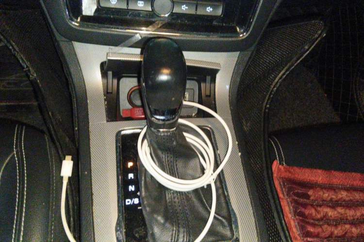 Used Roewe RX5 2016 20T Two-Wheel Drive Automatic Internet Smart Edition Gear Lever