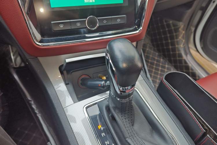 Used Roewe RX5 2016 30T Four-Wheel Drive Automatic Internet Smart Luxury Edition Gear Lever