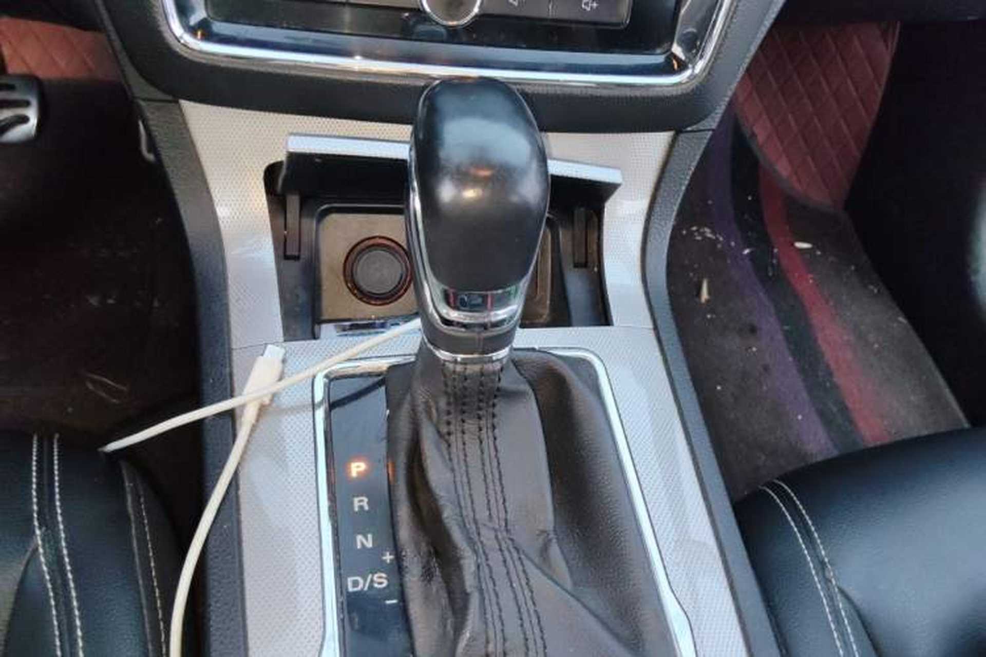 Used Roewe RX5 2016 20T Two-Wheel Drive Automatic Internet Smart Edition Gear Lever