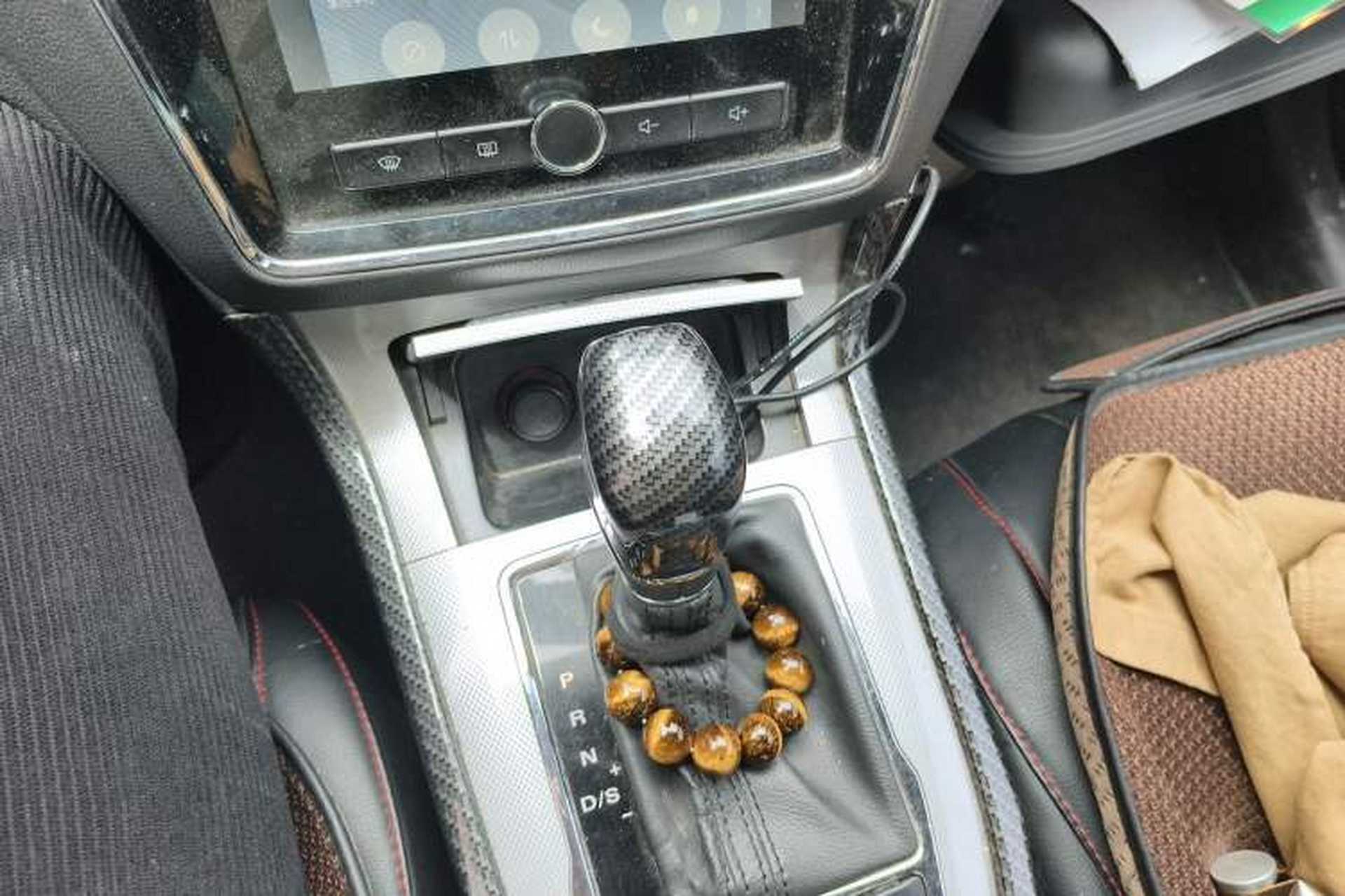 Used Roewe RX5 2016 20T Two-Wheel Drive Automatic Internet Smart Edition Gear Lever