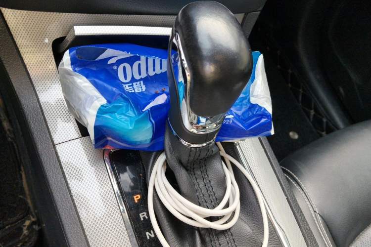 Used Roewe RX5 2016 20T Two-Wheel Drive Automatic Internet Smart Edition Gear Lever