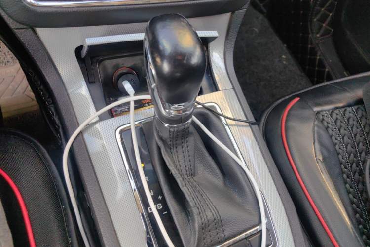 Used Roewe RX5 2016 20T Two-Wheel Drive Automatic Flagship Edition Gear Lever