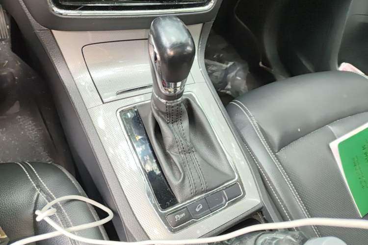 Used Roewe RX5 2016 20T Two-Wheel Drive Automatic Flagship Edition Gear Lever