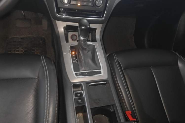 Used Roewe RX5 2016 20T Two-Wheel Drive Automatic Flagship Edition Gear Lever