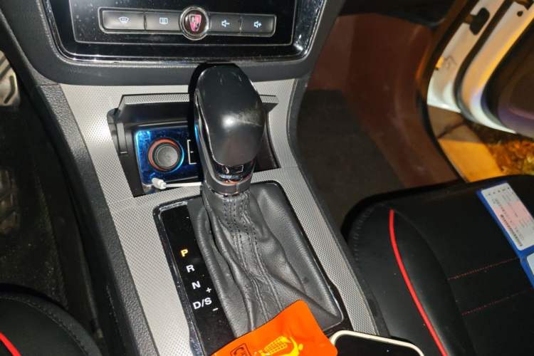 Used Roewe RX5 2016 20T Two-Wheel Drive Automatic Internet Smart Edition Gear Lever