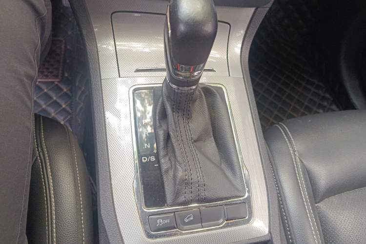 Used Roewe RX5 2016 20T Two-Wheel Drive Automatic Flagship Edition Gear Lever