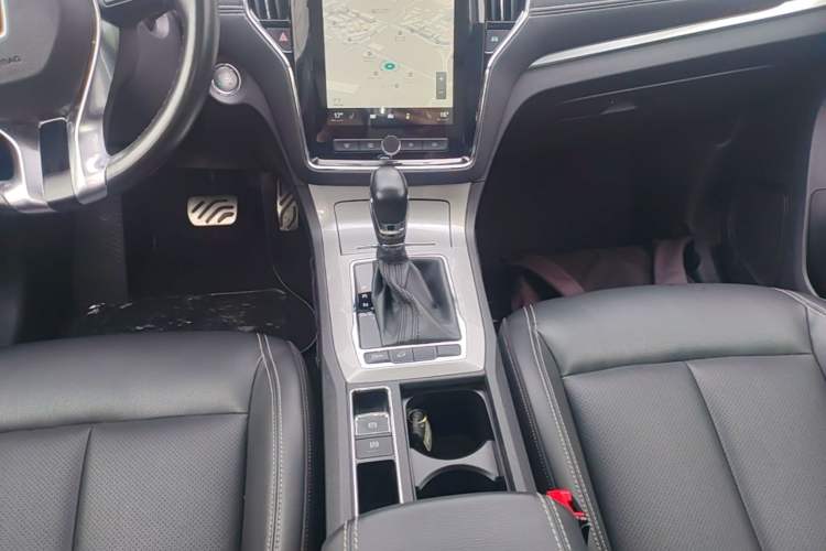 Used Roewe RX5 2016 20T Two-Wheel Drive Automatic Internet Smart Edition Gear Lever