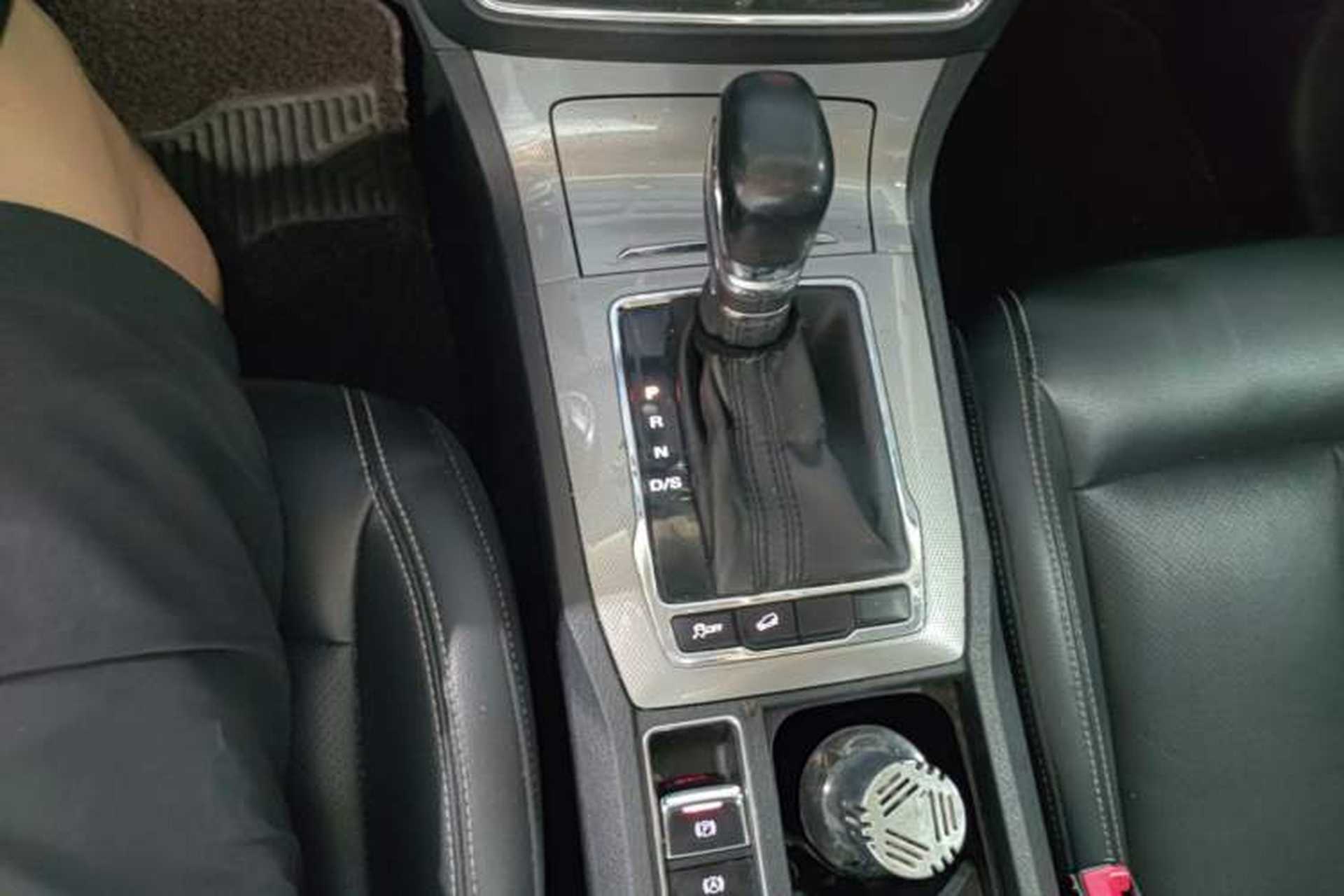 Used Roewe RX5 2016 20T Two-Wheel Drive Automatic Internet Smart Edition Gear Lever