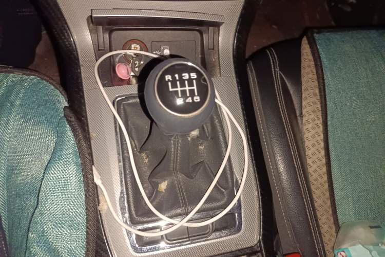 Used Roewe RX5 2016 20T Two-Wheel Drive Manual Flagship Edition Gear Lever