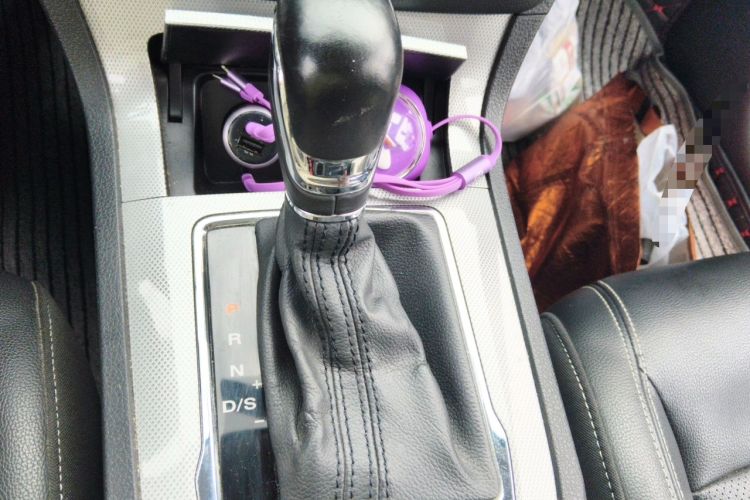 Used Roewe RX5 2016 20T Two-Wheel Drive Automatic Flagship Edition Gear Lever