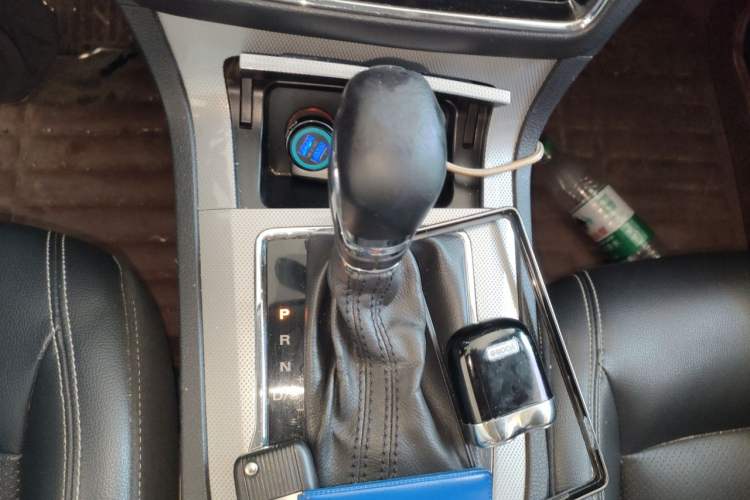 Used Roewe RX5 2016 20T Two-Wheel Drive Automatic Internet Smart Edition Gear Lever