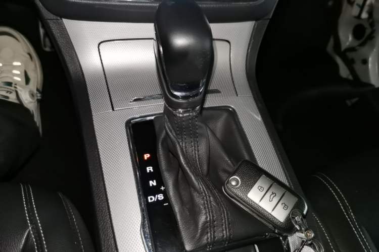 Used Roewe RX5 2016 20T Two-Wheel Drive Automatic Internet Smart Edition Gear Lever