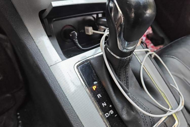 Used Roewe RX5 2016 20T Two-Wheel Drive Automatic Internet Smart Edition Gear Lever