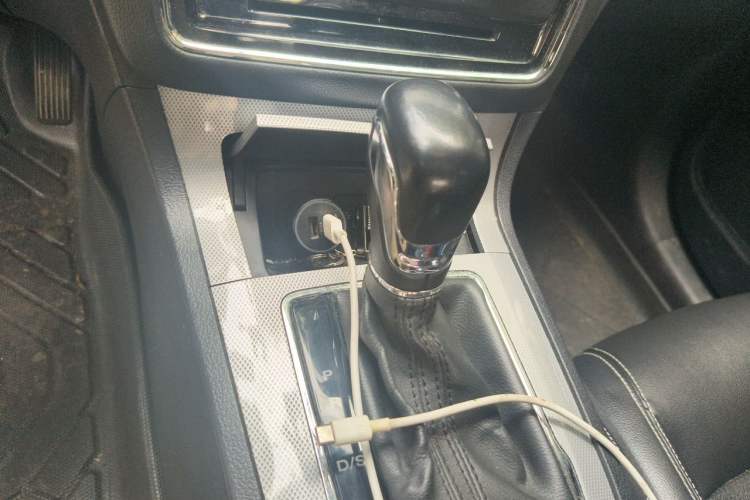 Used Roewe RX5 2016 20T Two-Wheel Drive Automatic Flagship Edition Gear Lever