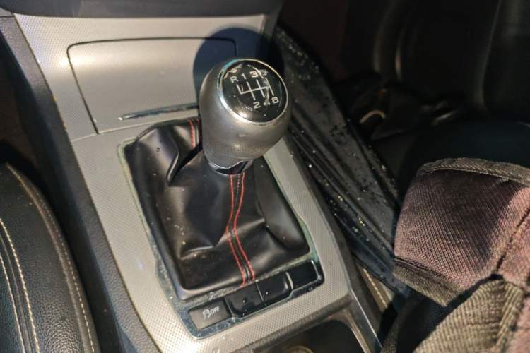 Used Roewe RX5 2016 20T Two-Wheel Drive Manual Transmission Internet Smart Edition Gear Lever