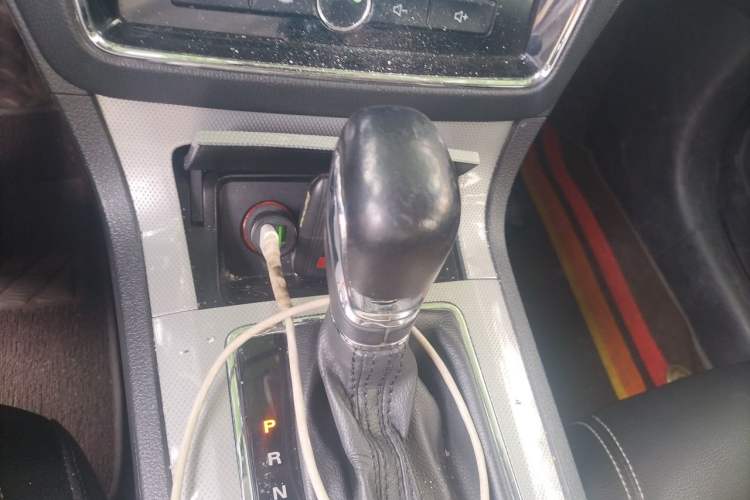 Used Roewe RX5 2016 20T Two-Wheel Drive Automatic Internet Smart Edition Gear Lever