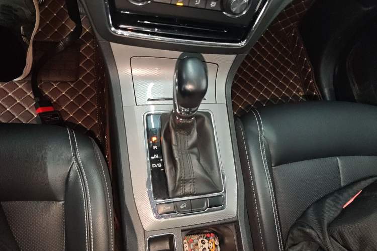 Used Roewe RX5 2016 20T Two-Wheel Drive Automatic Flagship Edition Gear Lever