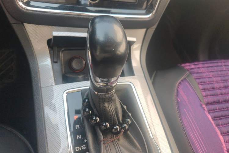 Used Roewe RX5 2016 30T Two-Wheel Drive Automatic Internet Smart Edition Gear Lever