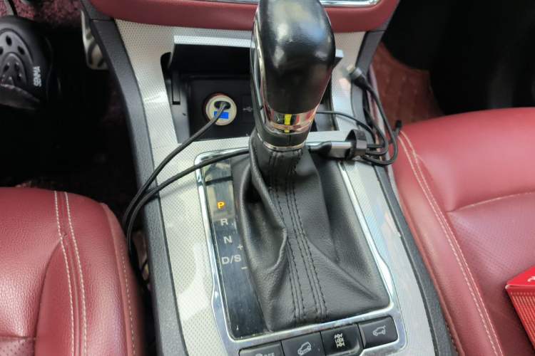 Used Roewe RX5 2016 30T Four-Wheel Drive Automatic Internet Smart Luxury Edition Gear Lever