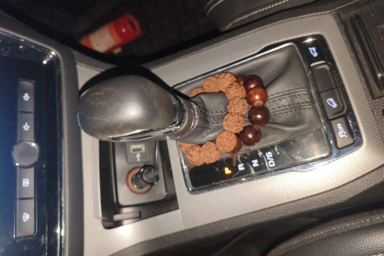 Used Roewe RX5 2016 30T Two-Wheel Drive Automatic Internet Smart Edition Gear Lever