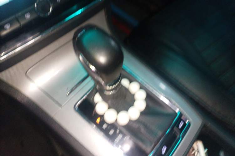 Used Roewe RX5 2016 30T Two-Wheel Drive Automatic Internet Smart Edition Gear Lever