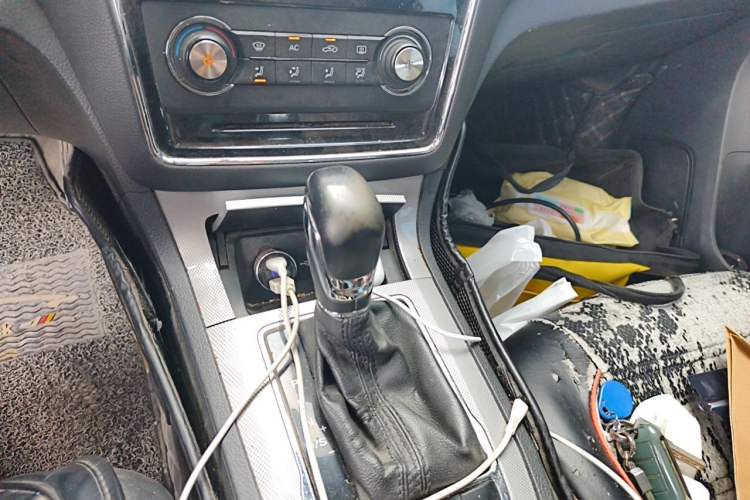 Used Roewe RX5 2016 20T Two-Wheel Drive Automatic Flagship Edition Gear Lever
