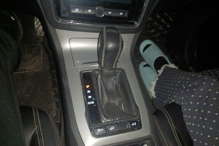 Used Roewe RX5 2016 30T Two-Wheel Drive Automatic Internet Smart Edition Gear Lever