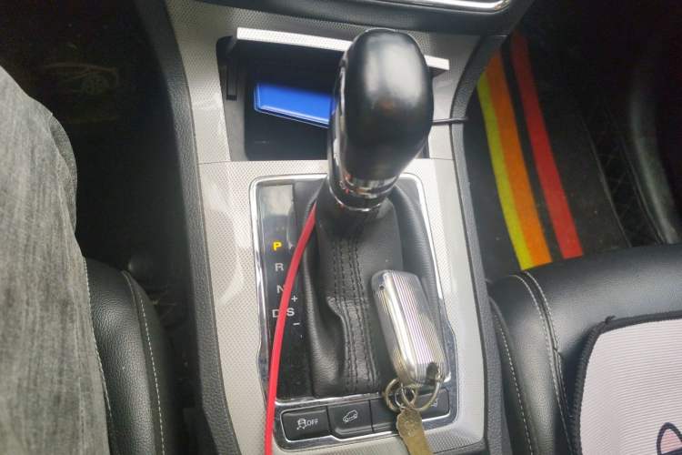 Used Roewe RX5 2016 30T Two-Wheel Drive Automatic Internet Smart Edition Gear Lever
