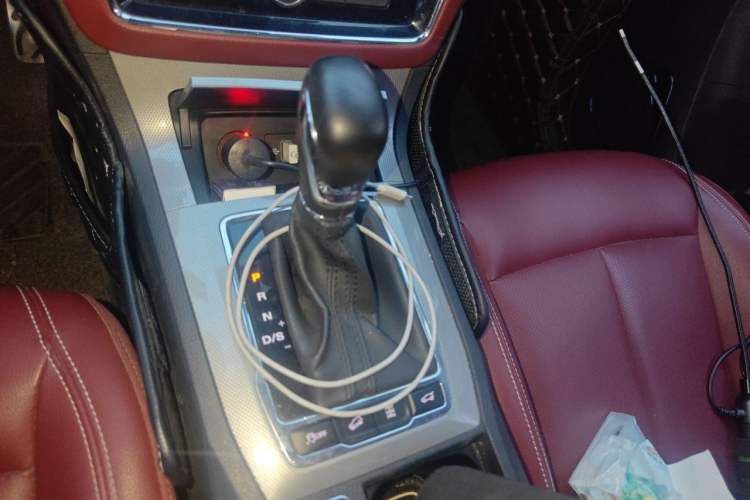 Used Roewe RX5 2016 30T Four-Wheel Drive Automatic Internet Smart Luxury Edition Gear Lever