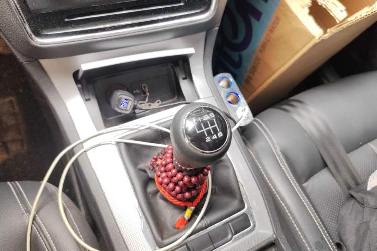Used Roewe RX5 2016 20T Two-Wheel Drive Manual Flagship Edition Gear Lever