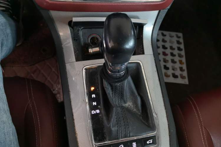 Used Roewe RX5 2016 30T Four-Wheel Drive Automatic Internet Smart Luxury Edition Gear Lever