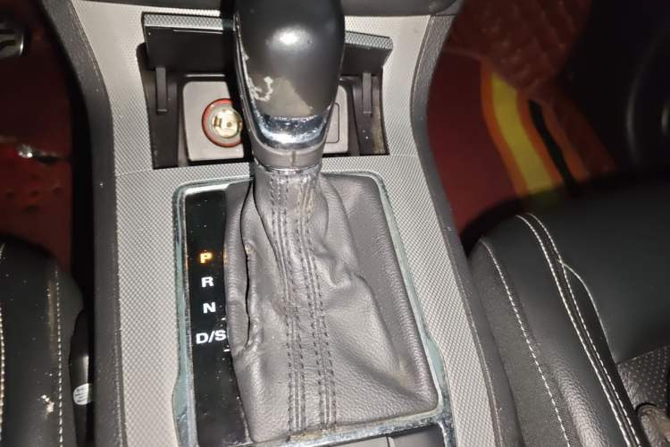 Used Roewe RX5 2016 20T Two-Wheel Drive Automatic Flagship Edition Gear Lever