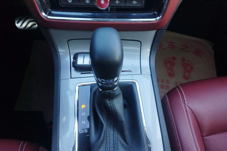 Used Roewe RX5 2016 30T Four-Wheel Drive Automatic Internet Smart Luxury Edition Gear Lever
