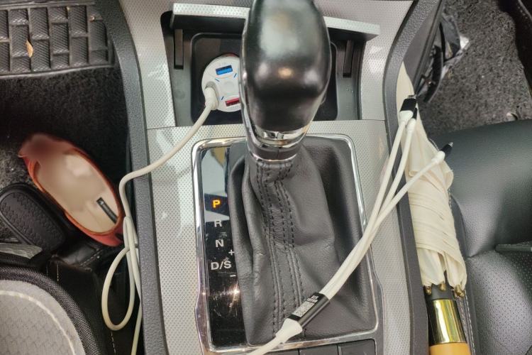Used Roewe RX5 2016 20T Two-Wheel Drive Automatic Internet Smart Edition Gear Lever