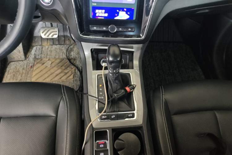Used Roewe RX5 2016 30T Two-Wheel Drive Automatic Internet Smart Edition Gear Lever
