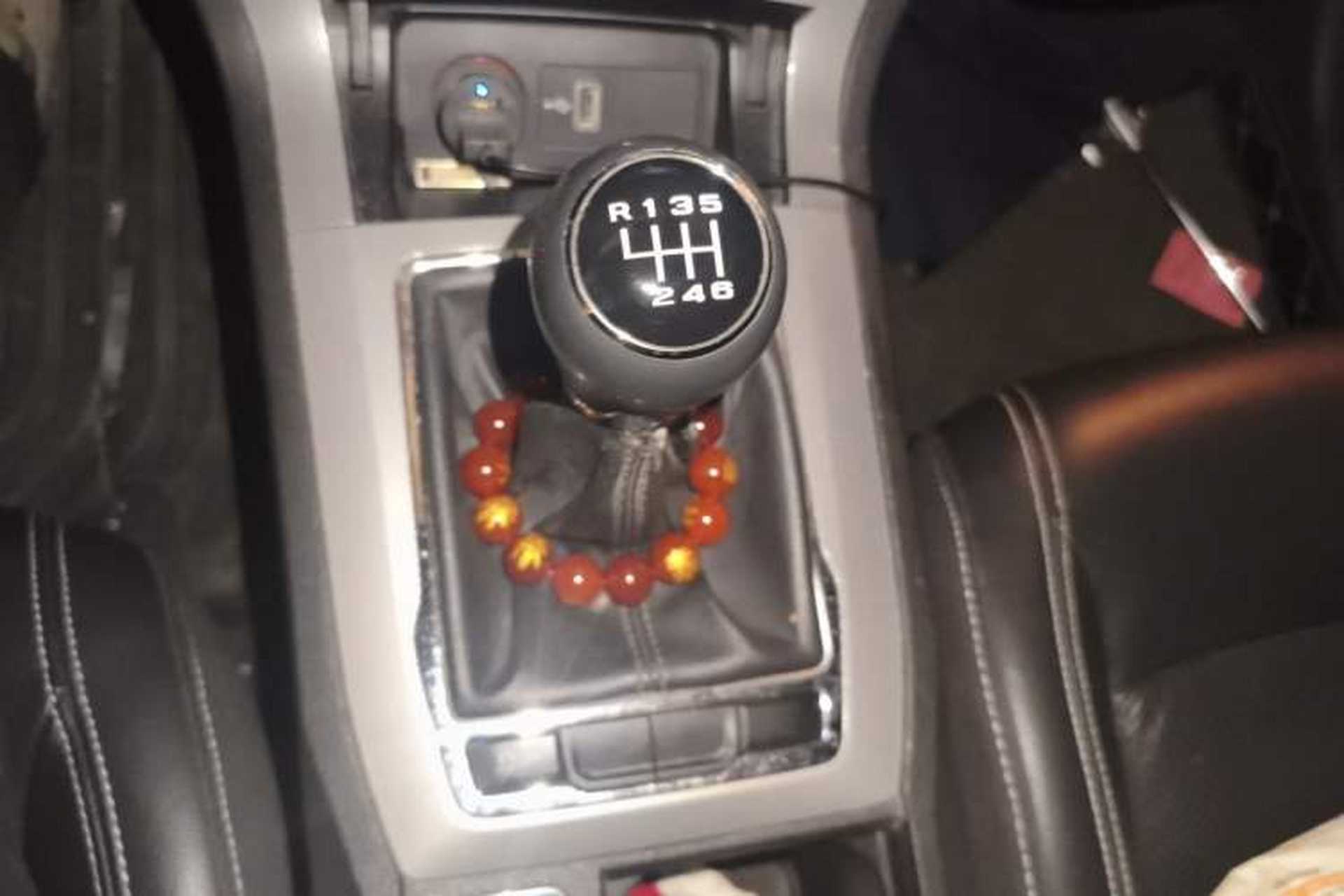 Used Roewe RX5 2016 20T Two-Wheel Drive Manual Flagship Edition Gear Lever