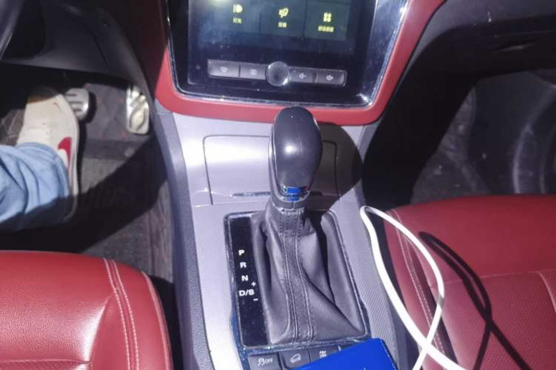 Used Roewe RX5 2016 30T Four-Wheel Drive Automatic Internet Smart Luxury Edition Gear Lever
